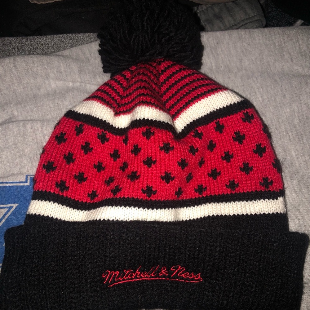 NBA Chicago Bulls Winter Hat New With Tags - Red , Black, Whitevery comfortable - Picture 7 of 8